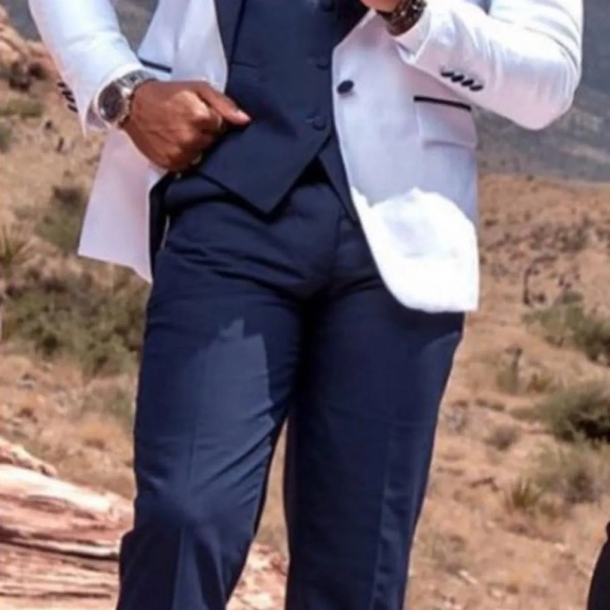 Abiti da uomo Smoking da sposo blu scuro e bianco con risvolto scialle Groomsmen 3 pezzi (giacca + pantaloni + gilet)