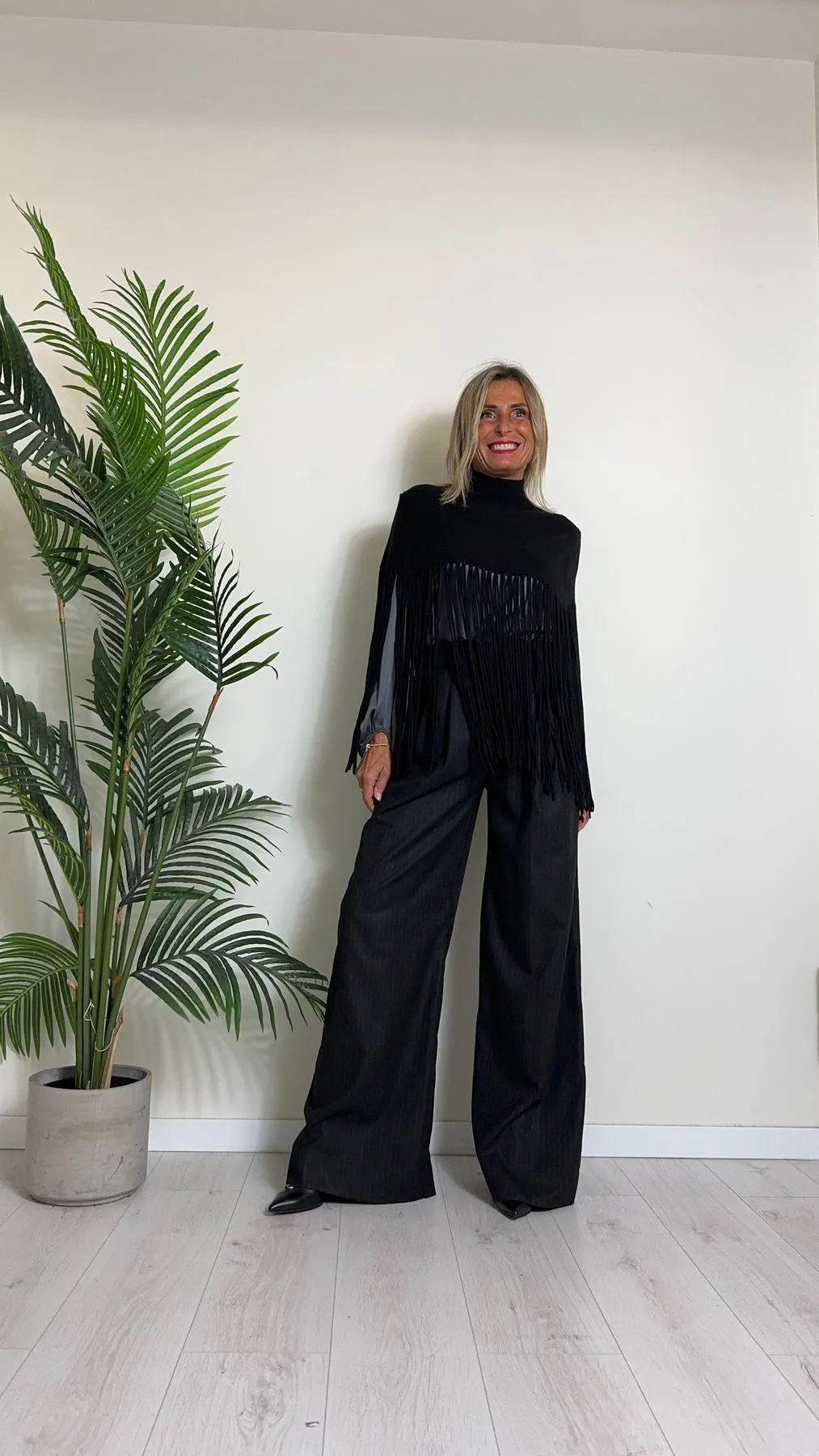 D'ELLE - AP66187 - CAPPA IN MAGLIA DI VISCOSA CON FRANGE ANNODATE