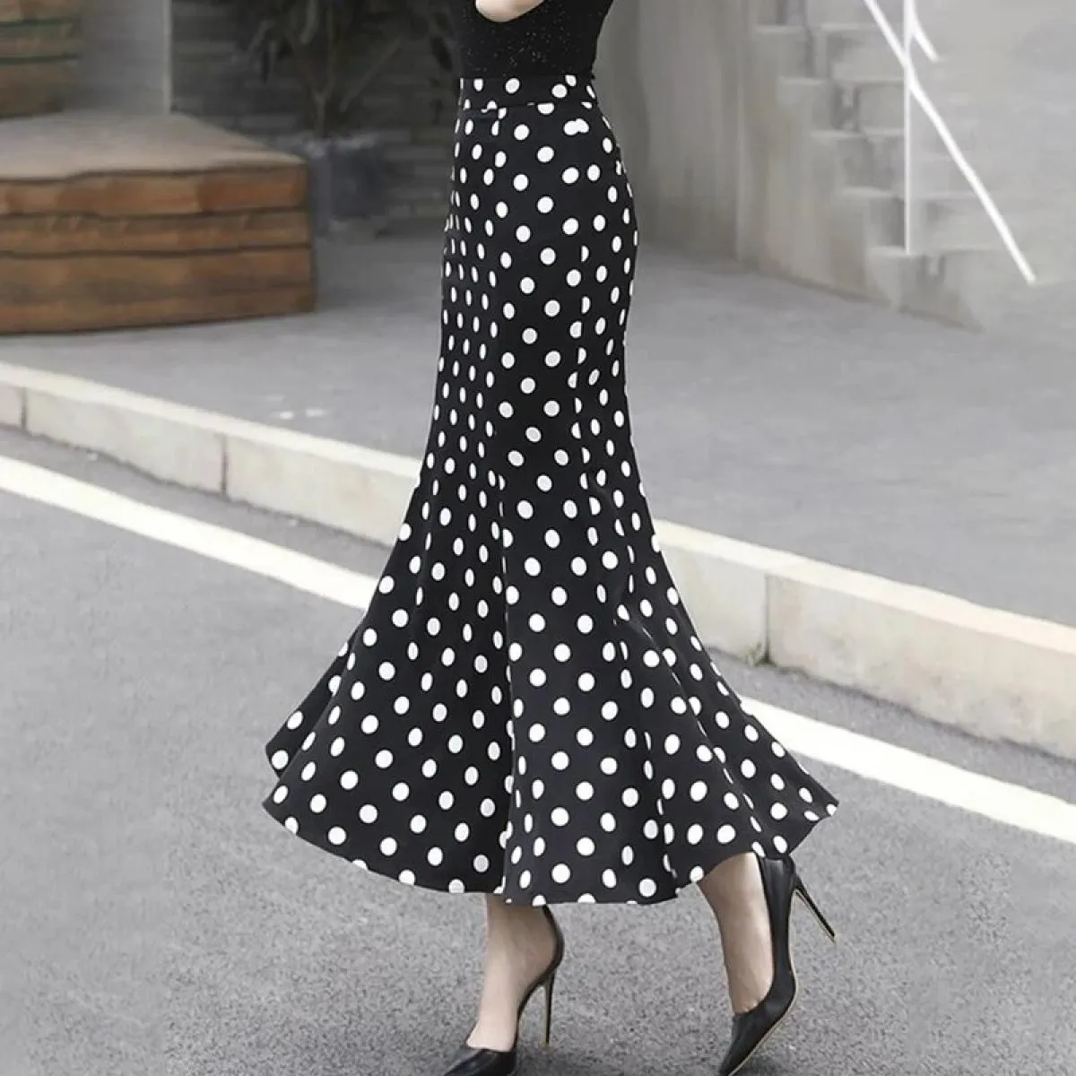 Summer floral maxi skirts for women. High-waisted mermaid style skirts with side zipper for ladies.