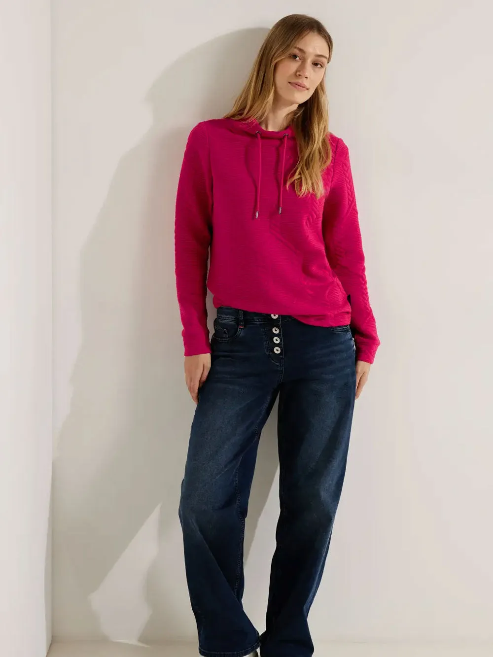 Women's shirt with drawstring